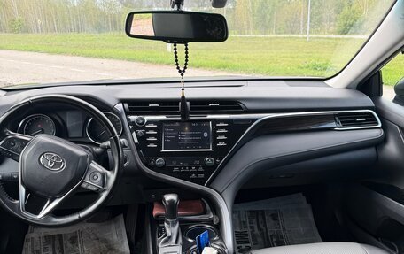Toyota Camry, 2019 год, 2 750 000 рублей, 9 фотография