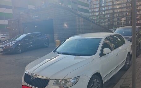 Skoda Superb III рестайлинг, 2012 год, 1 200 000 рублей, 2 фотография