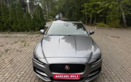 Jaguar XE I рестайлинг, 2019 год, 3 285 000 рублей, 4 фотография
