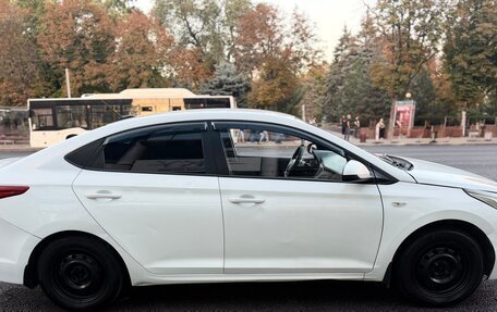 Hyundai Solaris II рестайлинг, 2018 год, 675 000 рублей, 10 фотография