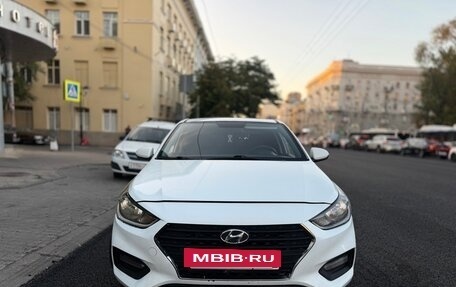 Hyundai Solaris II рестайлинг, 2018 год, 675 000 рублей, 3 фотография