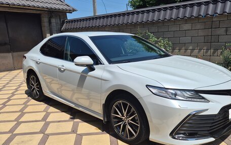 Toyota Camry, 2021 год, 3 365 000 рублей, 2 фотография
