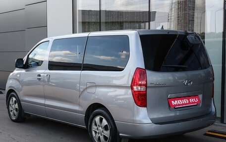 Hyundai Grand Starex Grand Starex I рестайлинг 2, 2018 год, 3 498 000 рублей, 6 фотография