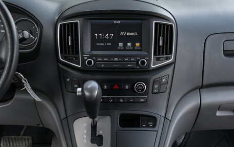 Hyundai Grand Starex Grand Starex I рестайлинг 2, 2018 год, 3 498 000 рублей, 15 фотография