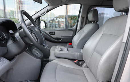 Hyundai Grand Starex Grand Starex I рестайлинг 2, 2018 год, 3 498 000 рублей, 16 фотография
