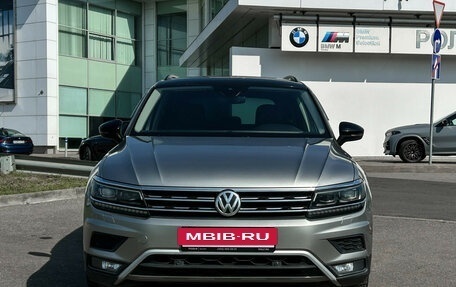 Volkswagen Tiguan II, 2019 год, 2 410 000 рублей, 2 фотография