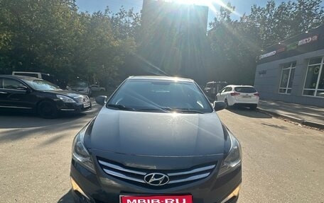 Hyundai Solaris II рестайлинг, 2015 год, 950 000 рублей, 1 фотография