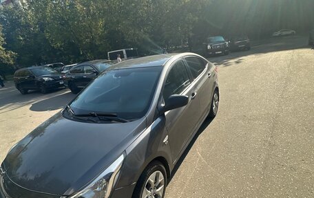Hyundai Solaris II рестайлинг, 2015 год, 950 000 рублей, 3 фотография