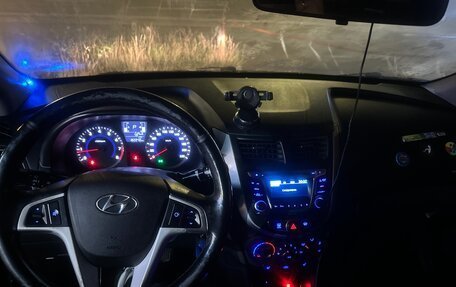 Hyundai Solaris II рестайлинг, 2015 год, 950 000 рублей, 15 фотография