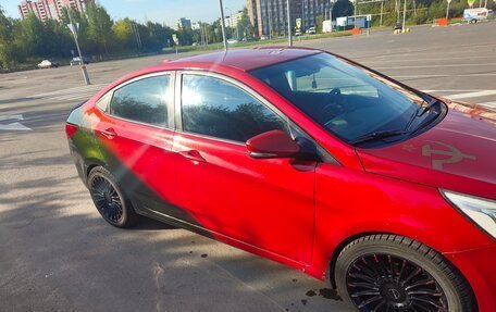 Hyundai Solaris II рестайлинг, 2011 год, 450 000 рублей, 2 фотография