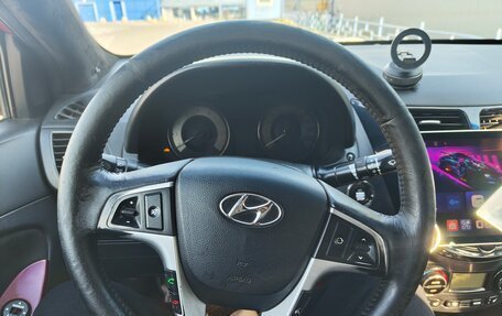 Hyundai Solaris II рестайлинг, 2011 год, 450 000 рублей, 24 фотография