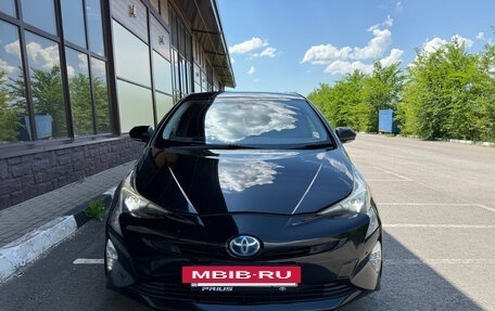 Toyota Prius IV XW50, 2017 год, 1 550 000 рублей, 2 фотография