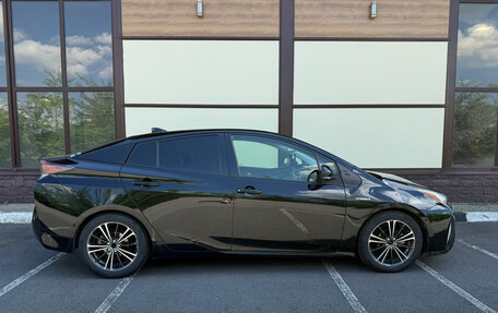 Toyota Prius IV XW50, 2017 год, 1 550 000 рублей, 8 фотография