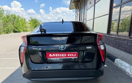 Toyota Prius IV XW50, 2017 год, 1 550 000 рублей, 5 фотография