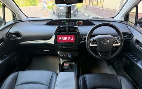 Toyota Prius IV XW50, 2017 год, 1 550 000 рублей, 11 фотография