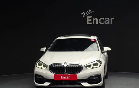 BMW 1 серия, 2021 год, 2 410 000 рублей, 3 фотография