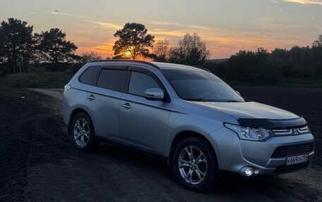 Mitsubishi Outlander III рестайлинг 3, 2013 год, 1 600 000 рублей, 5 фотография