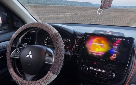 Mitsubishi Outlander III рестайлинг 3, 2013 год, 1 600 000 рублей, 11 фотография