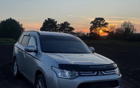 Mitsubishi Outlander III рестайлинг 3, 2013 год, 1 600 000 рублей, 1 фотография