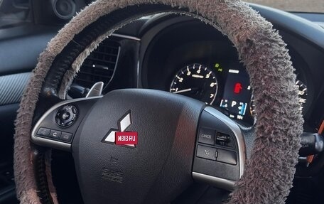 Mitsubishi Outlander III рестайлинг 3, 2013 год, 1 600 000 рублей, 13 фотография