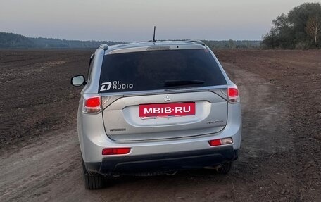 Mitsubishi Outlander III рестайлинг 3, 2013 год, 1 600 000 рублей, 3 фотография