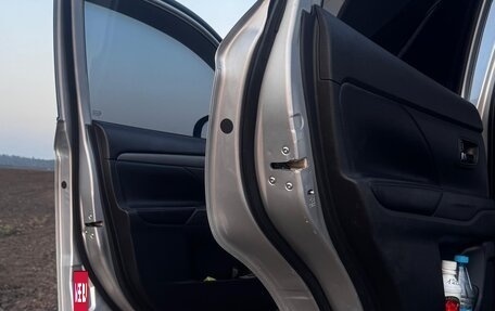 Mitsubishi Outlander III рестайлинг 3, 2013 год, 1 600 000 рублей, 8 фотография