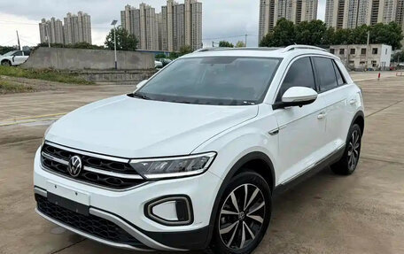 Volkswagen T-Roc I, 2023 год, 1 500 000 рублей, 1 фотография