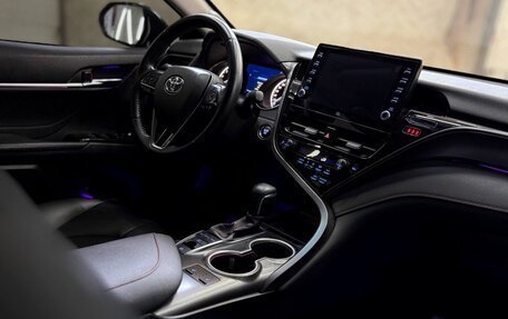Toyota Camry, 2021 год, 3 390 000 рублей, 10 фотография