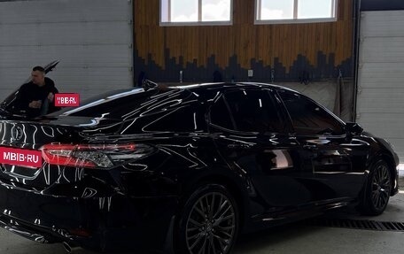 Toyota Camry, 2021 год, 3 390 000 рублей, 5 фотография