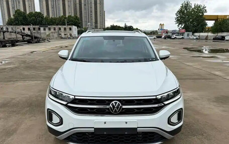 Volkswagen T-Roc I, 2023 год, 1 500 000 рублей, 3 фотография