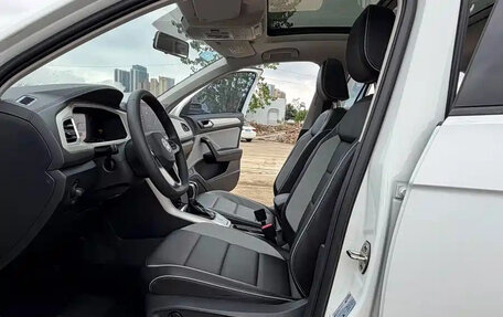 Volkswagen T-Roc I, 2023 год, 1 500 000 рублей, 5 фотография