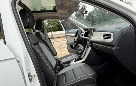 Volkswagen T-Roc I, 2023 год, 1 500 000 рублей, 6 фотография