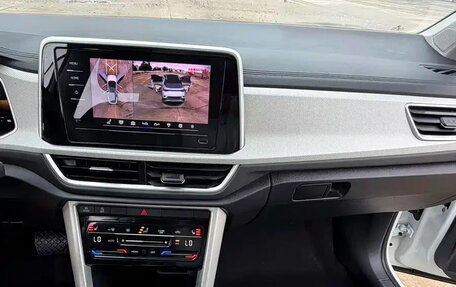 Volkswagen T-Roc I, 2023 год, 1 500 000 рублей, 8 фотография