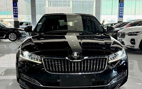 Skoda Superb III рестайлинг, 2023 год, 1 945 000 рублей, 2 фотография