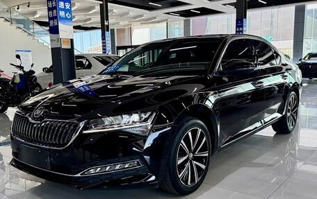 Skoda Superb III рестайлинг, 2023 год, 1 945 000 рублей, 3 фотография