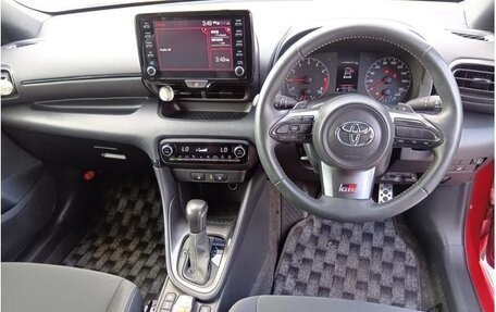 Toyota Yaris, 2021 год, 1 500 000 рублей, 9 фотография