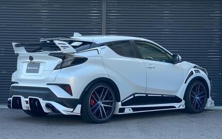Toyota C-HR I рестайлинг, 2023 год, 2 700 000 рублей, 5 фотография