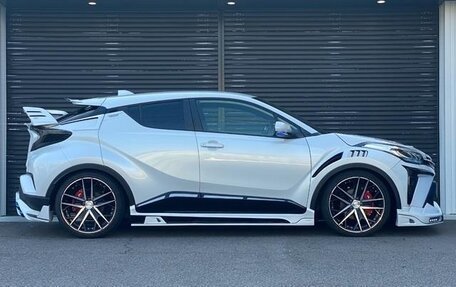 Toyota C-HR I рестайлинг, 2023 год, 2 700 000 рублей, 6 фотография