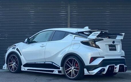 Toyota C-HR I рестайлинг, 2023 год, 2 700 000 рублей, 3 фотография