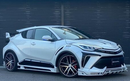 Toyota C-HR I рестайлинг, 2023 год, 2 700 000 рублей, 7 фотография