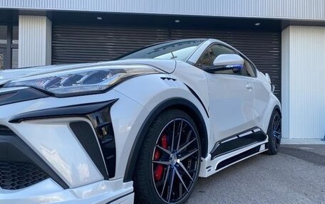Toyota C-HR I рестайлинг, 2023 год, 2 700 000 рублей, 11 фотография