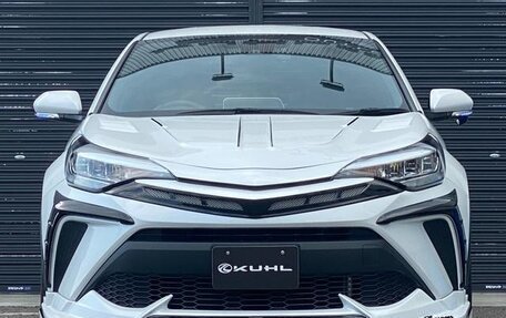 Toyota C-HR I рестайлинг, 2023 год, 2 700 000 рублей, 8 фотография