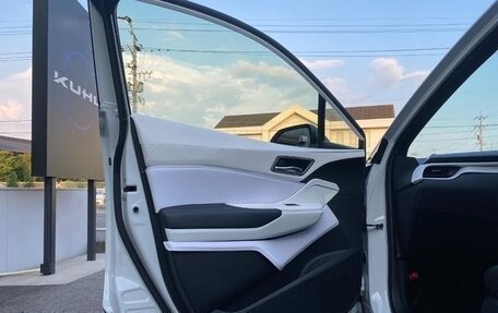 Toyota C-HR I рестайлинг, 2023 год, 2 700 000 рублей, 34 фотография