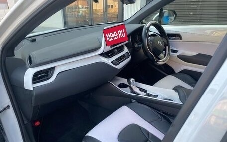 Toyota C-HR I рестайлинг, 2023 год, 2 700 000 рублей, 33 фотография