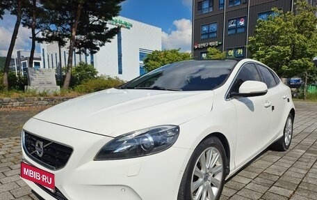 Volvo V40 II рестайлинг, 2015 год, 1 115 010 рублей, 1 фотография
