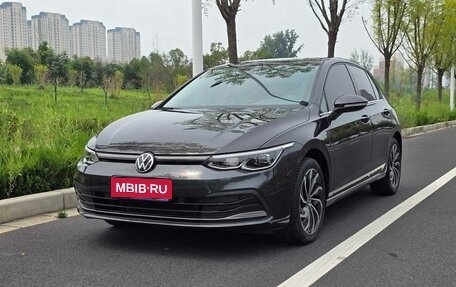 Volkswagen Golf VIII, 2021 год, 1 840 000 рублей, 1 фотография