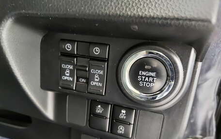 Toyota Roomy I, 2021 год, 1 550 000 рублей, 24 фотография