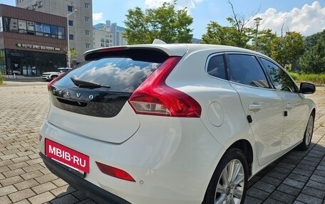 Volvo V40 II рестайлинг, 2015 год, 1 115 010 рублей, 4 фотография