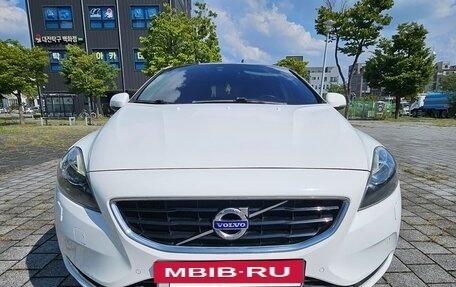 Volvo V40 II рестайлинг, 2015 год, 1 115 010 рублей, 2 фотография