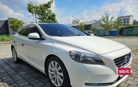 Volvo V40 II рестайлинг, 2015 год, 1 115 010 рублей, 3 фотография